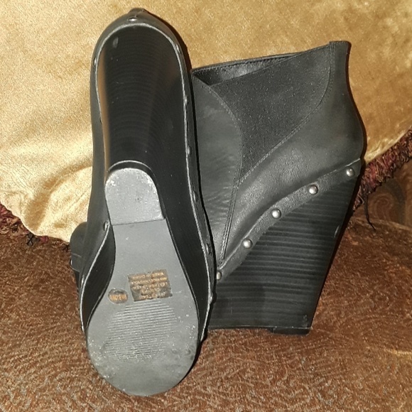 Ankle Boots - Picture 2 of 4